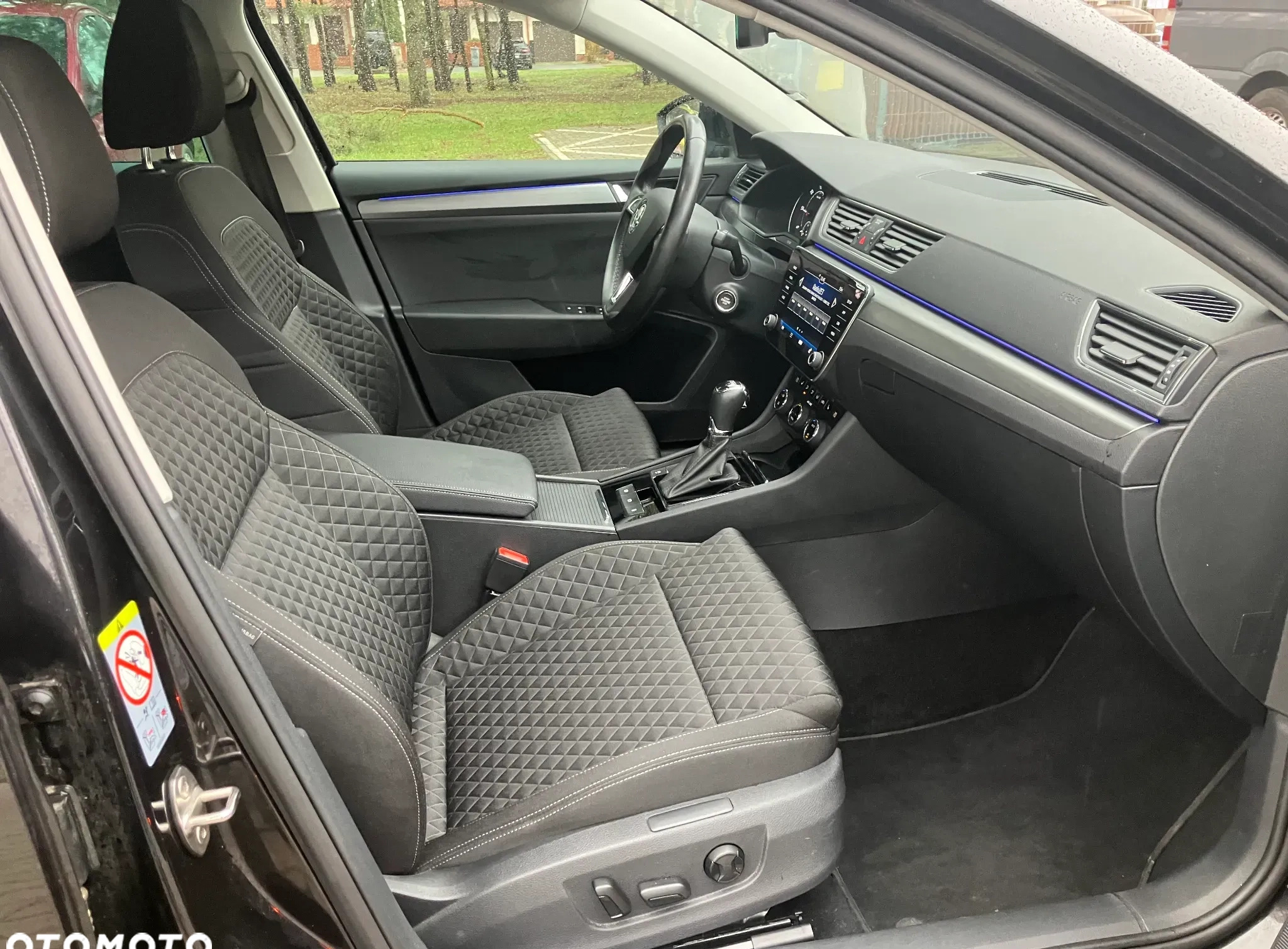 Skoda Superb cena 77800 przebieg: 189050, rok produkcji 2018 z Leszno małe 667